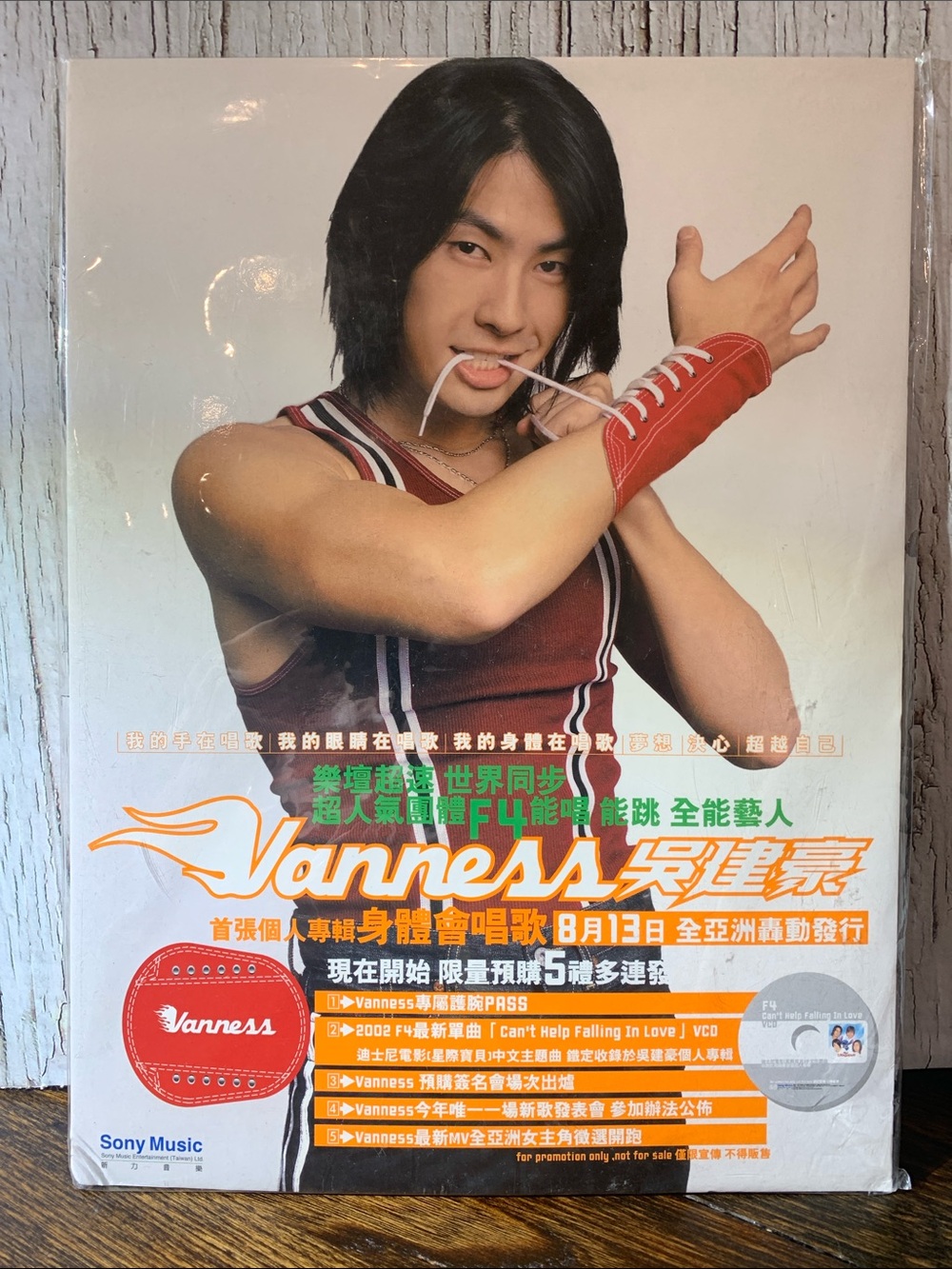 Vanness. Promotional release package for Can’t help falling in love Sony Music